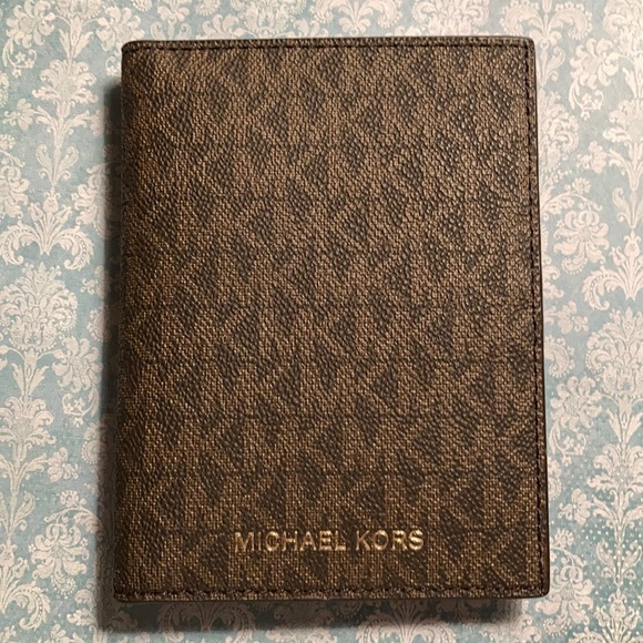 Michael Kors Accessories - ( final price! ) Michael Kors Travel Wallet